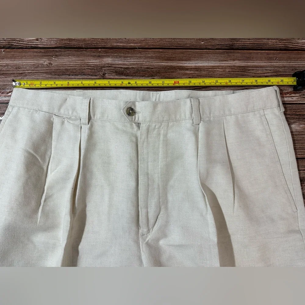 Tehama Men’s 40 Pleated Front Linen Blend Beige Golf Shorts
